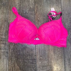 NWT. Victoria Secret. Pink lace push up bra. Size 34b.